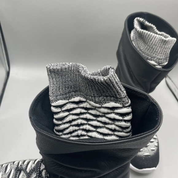 Nike Womens Roshe 2 Hi Flyknit Black White Sneakerboots 861708-002 Size 7.5 - Picture 11 of 11